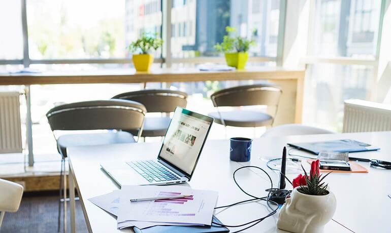 Architecto beatae vitae dicta sunt explicabo